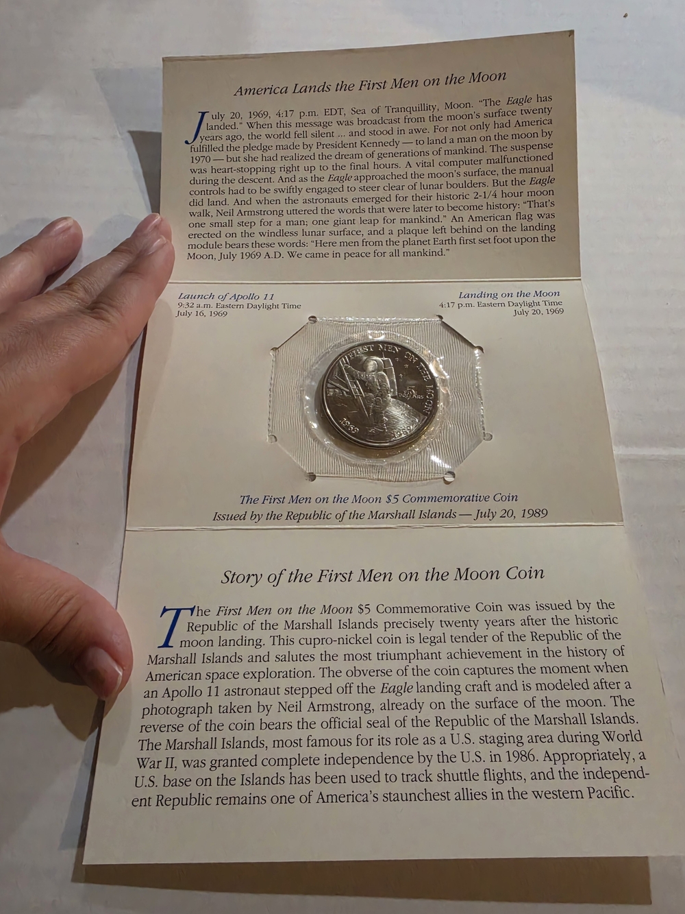 Marshall Islands First Men on the Moon $5 Commemorative Coin Card - Purple - Picture 8 of 12
